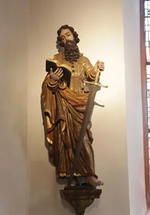 Goldene Statue des Heiligen Paulus mit Schwert und Buch.